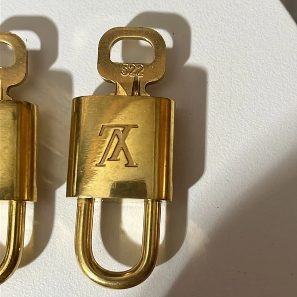 LV ASSORTED LOCK AND KEY - Picture 10 of 11